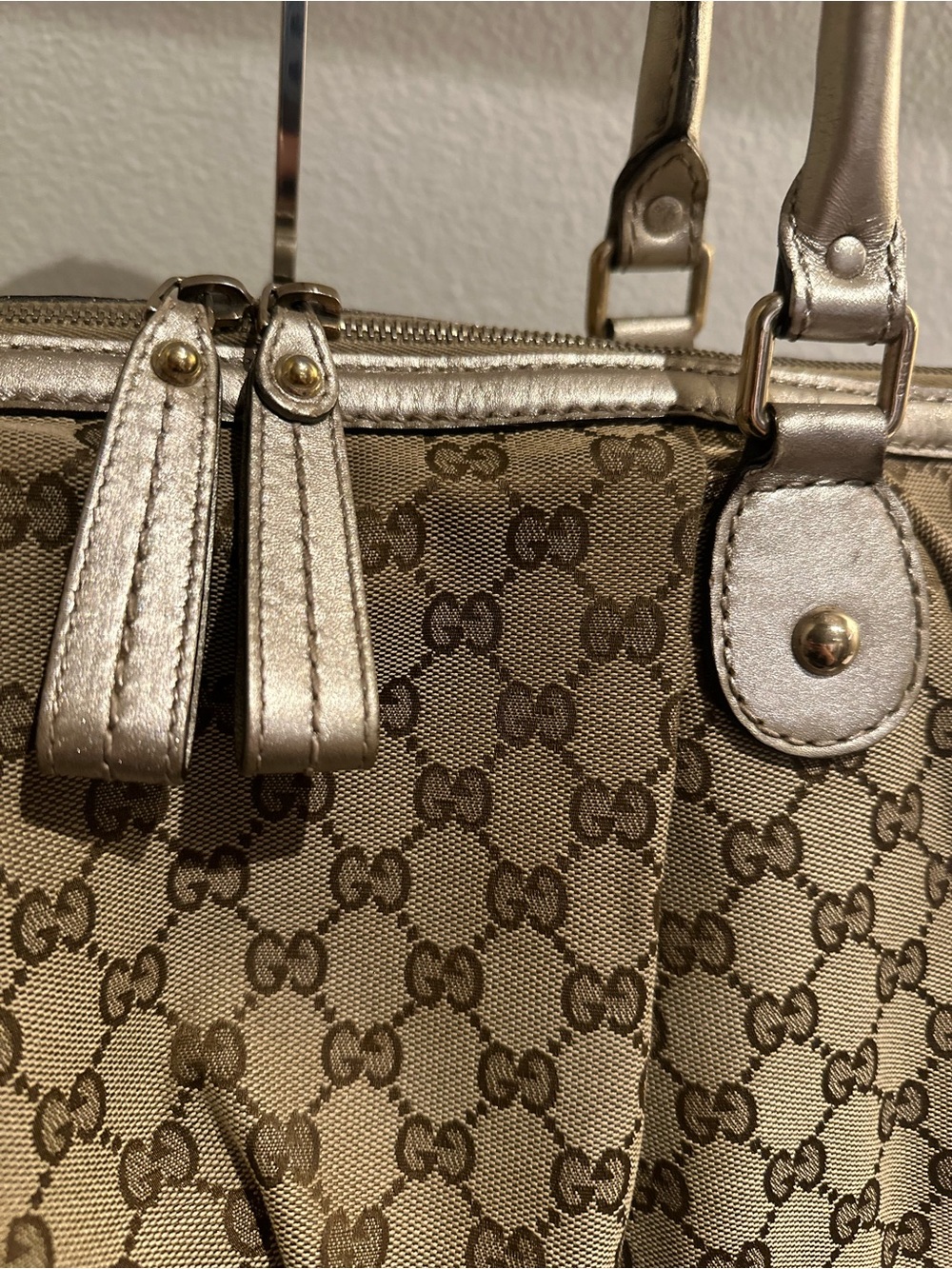 Authentic Vintage Gucci Original Silver GG Canvas Sukey Zip Handbag Large - Picture 2 of 16